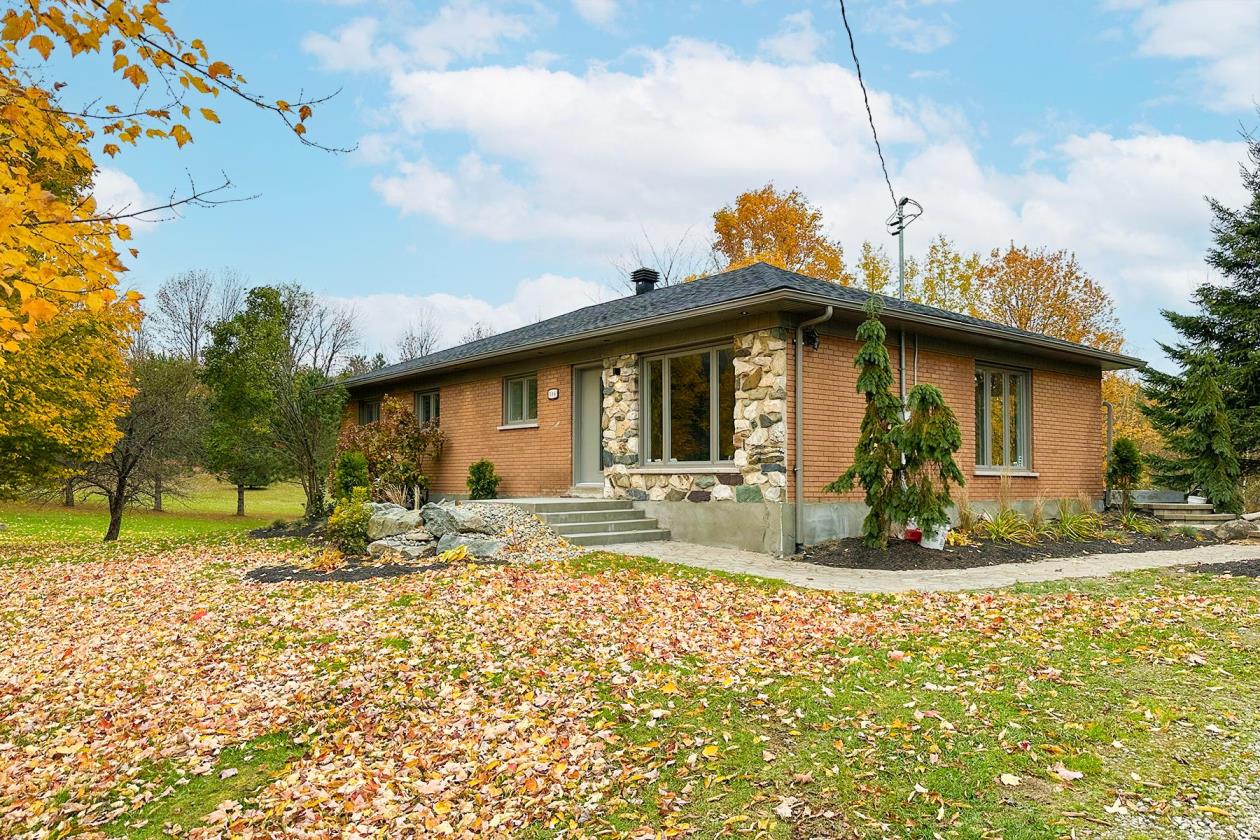 Il ne manque que vos meubles dans cette maison de 16 pièces rénovée au goût du jour et située sur un site enchanteur