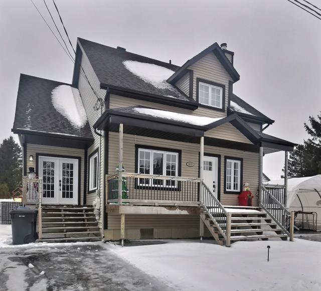 Remis au goût du jour, ce cottage de 1931 offre 15 pièces toutes plus charmantes les unes que les autres