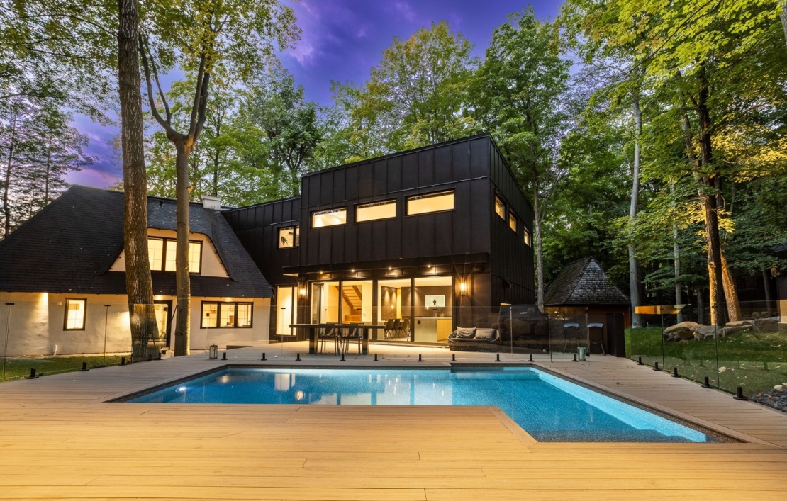 Impressionnante propriété architecturale qui se distingue avec son style épuré et moderne