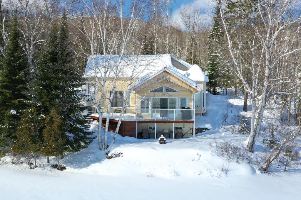 Rare sur le marché! Accueillante maison meublée et équipée sur une île privée accessible à l'année longue