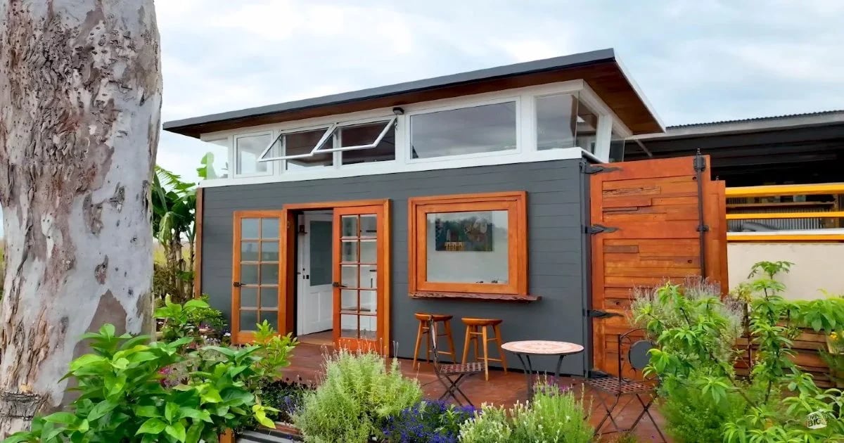 C’est fou comme cette petite maison conteneur charme avec ses finitions et son intérieur