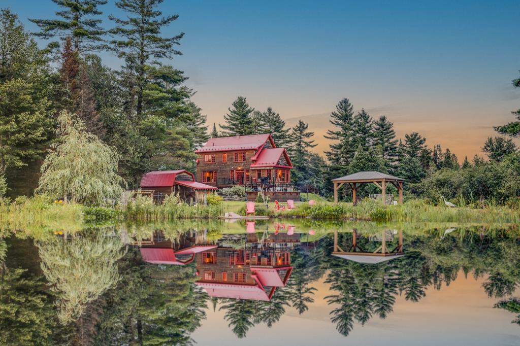 Majestueuse maison de campagne blottie dans un paradis terrestre de 1 045 440 pi²
