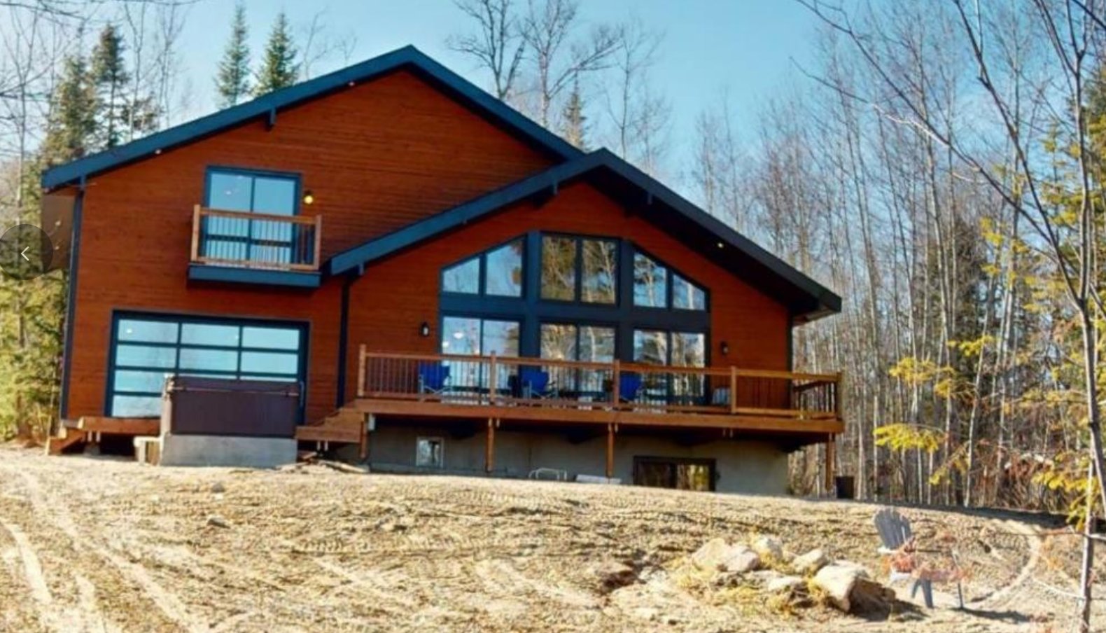 Grand chalet de 5 chambres avec vue sur le lac idéal pour recevoir famille et amis! 