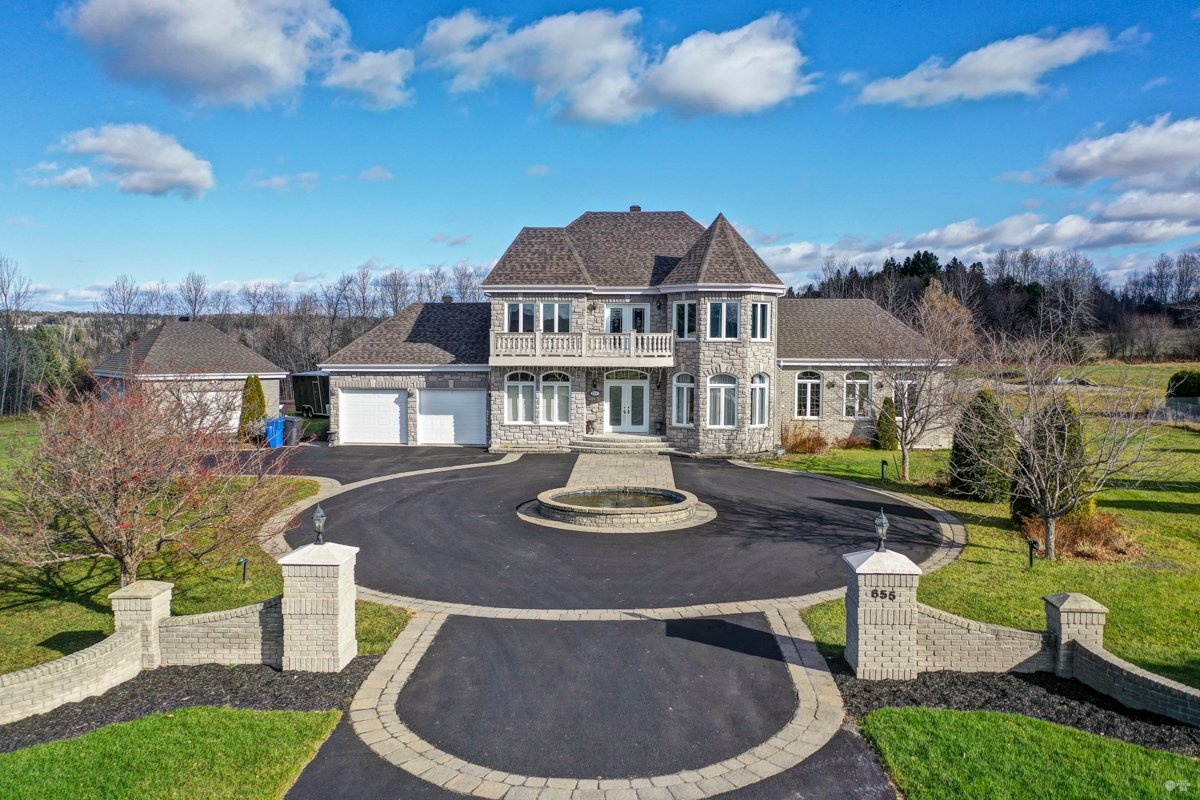 Impressionnante demeure de 23 pièces à vendre pour 795 000 $