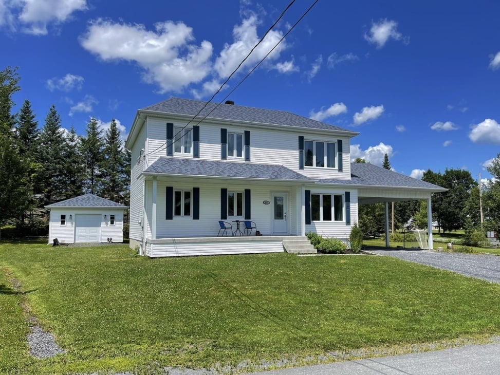 Ravissante demeure de 12 pièces à vendre pour 370 000 $