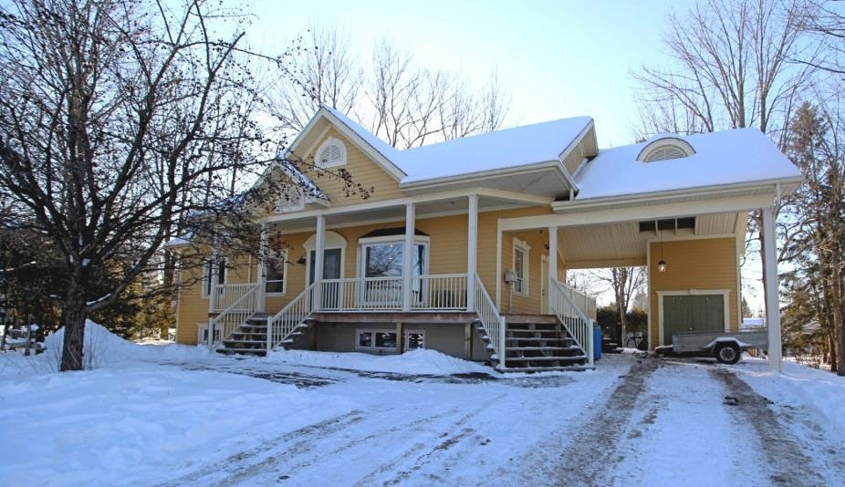 Cottage de 4 chambres et 2 salles de bain élégamment remis au goût du jour et à distance de marche du centre-ville