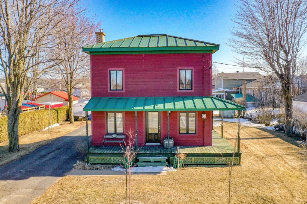 Beauté champêtre où les boiseries sont à l'honneur à vendre pour 279 000$
