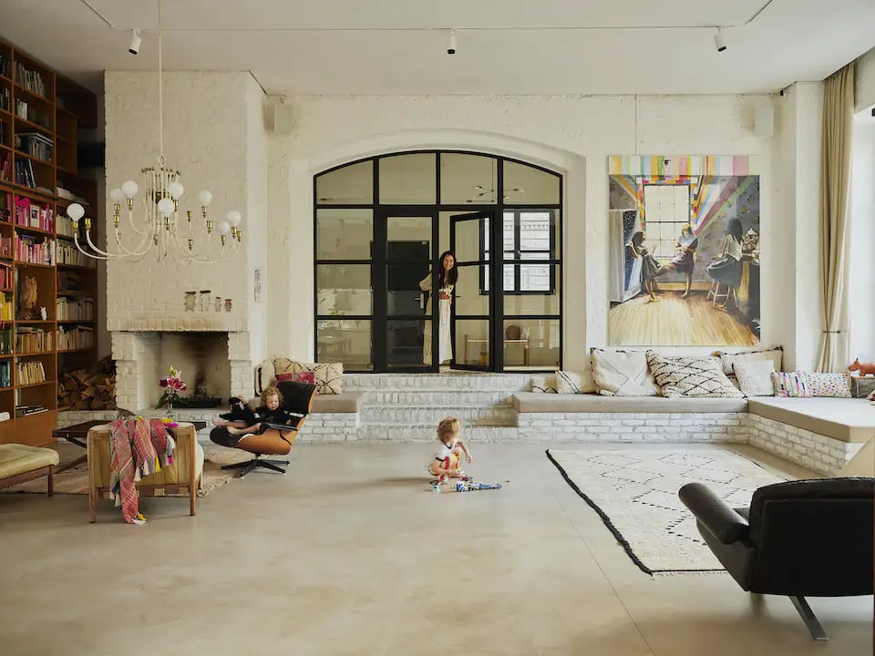 D’un atelier de réparation automobile à une chaleureuse maison pour une artiste et sa famille