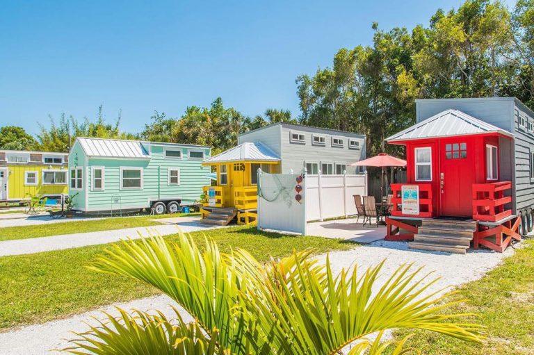 Avez-vous déjà pensé à louer une mini-maison pour vos prochaines vacances?