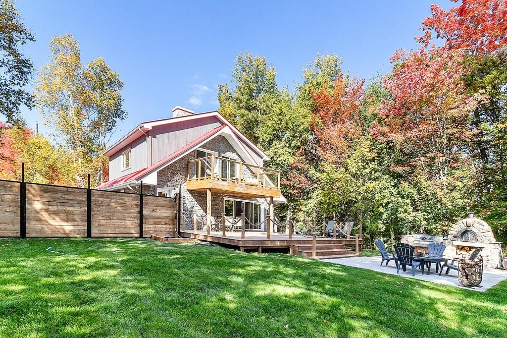 Vendu meublé! Cottage superbement rénové sur la rive d'un lac paisible