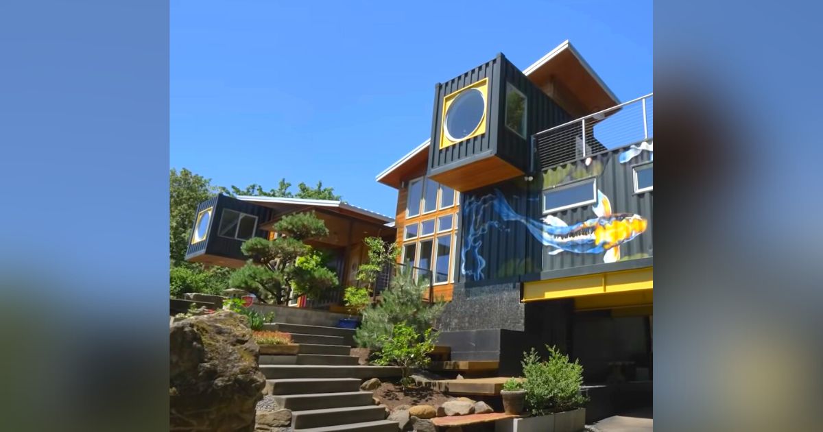Suite à un pari, un homme commence à construire une maison avec des conteneurs d'expédition et se retrouve avec un mini manoir!