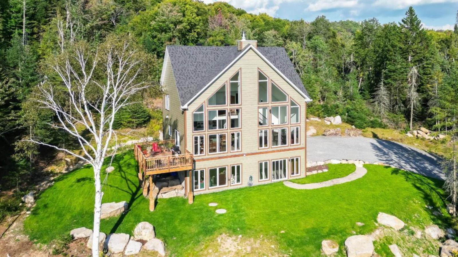 Lumineux chalet moderne avec vue sur les montagnes