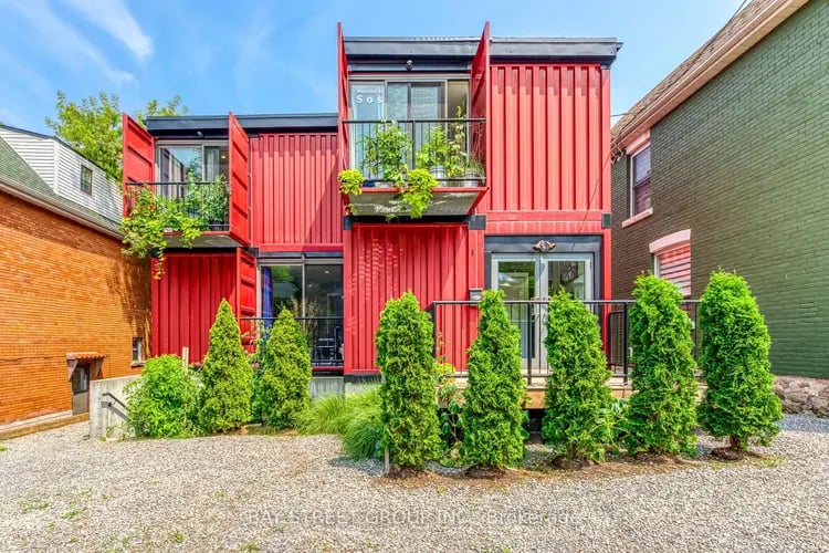 Étonnante maison en conteneurs à vendre pour près de 1,4 millions en Ontario