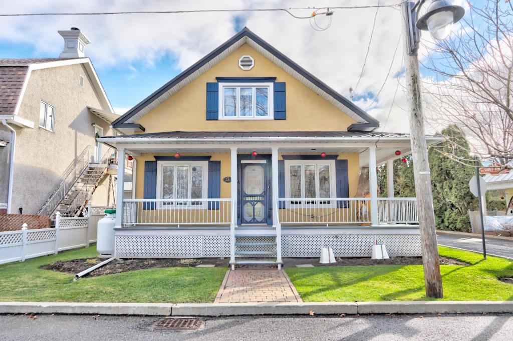 Mignonne et pleine de charme! Une maisonnette à 259 000$ sise dans un voisinage calme près des services