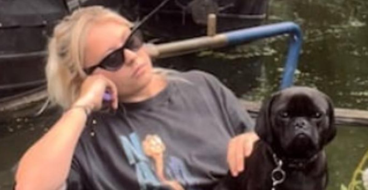 Devenu trop cher, une femme quitte son appartement et s'achète un bateau pour y vivre