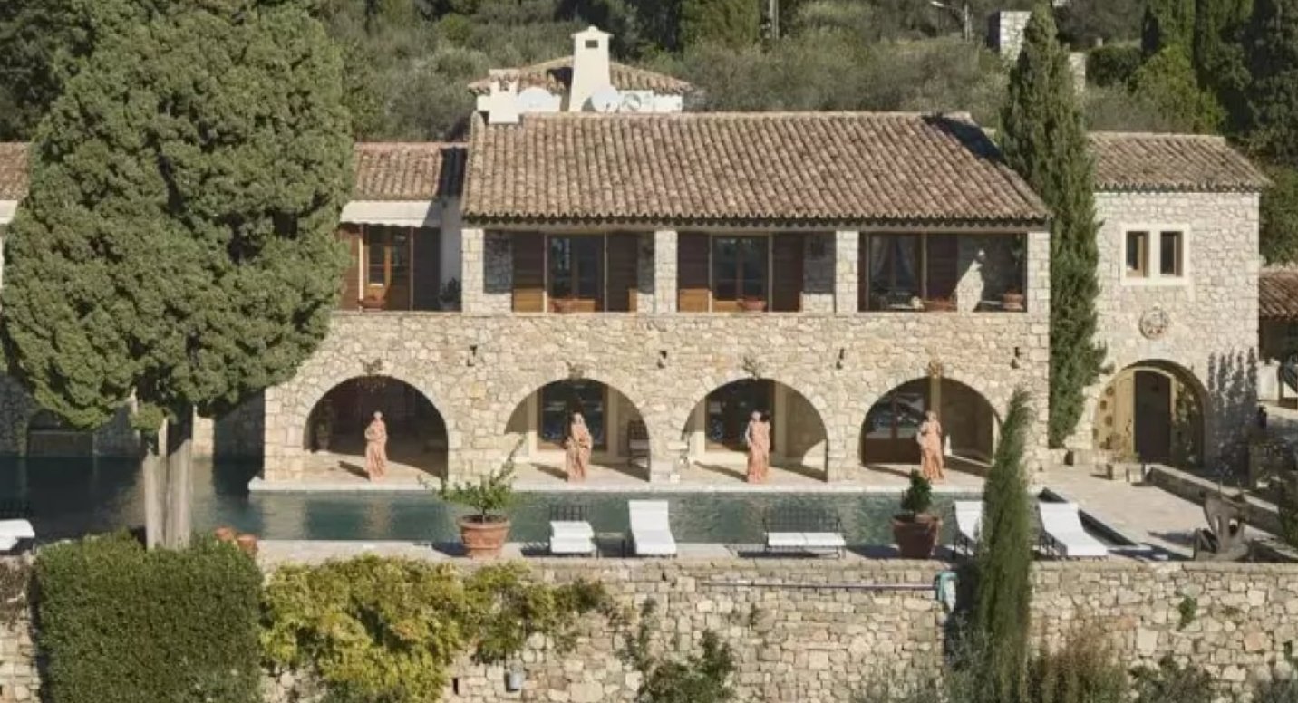 Sur la Côte-d'Azur, l'ancienne maison d'un acteur français est mise en vente pour une coquette somme
