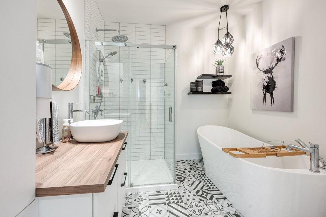 2 salles de bain, 4 chambres à coucher, une superbe cuisine et plus encore