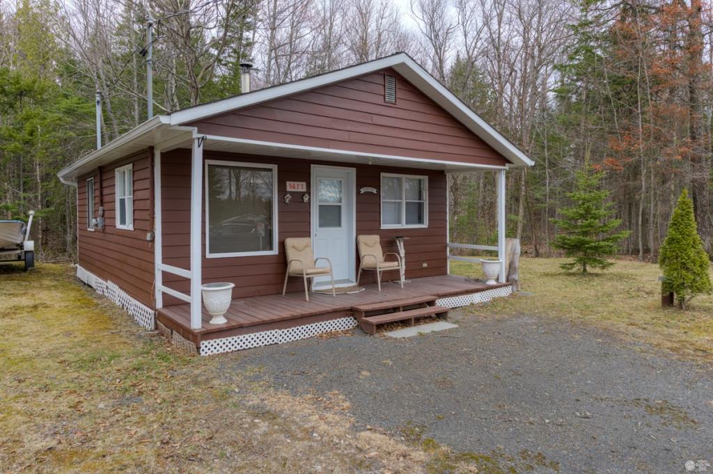 Petit chalet trois saisons à quelques pas d'un lac vendu meublé pour 84 500$