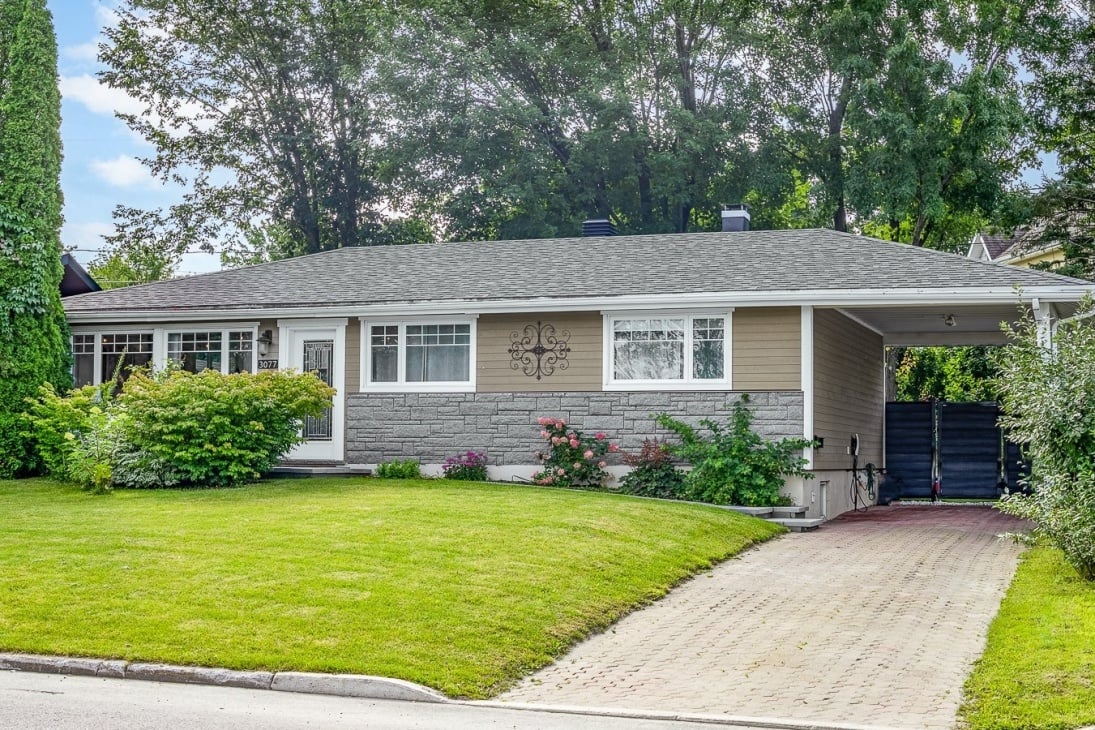 Vous n’aurez qu’à emménager dans ce spacieux bungalow à l’intérieur chaleureux