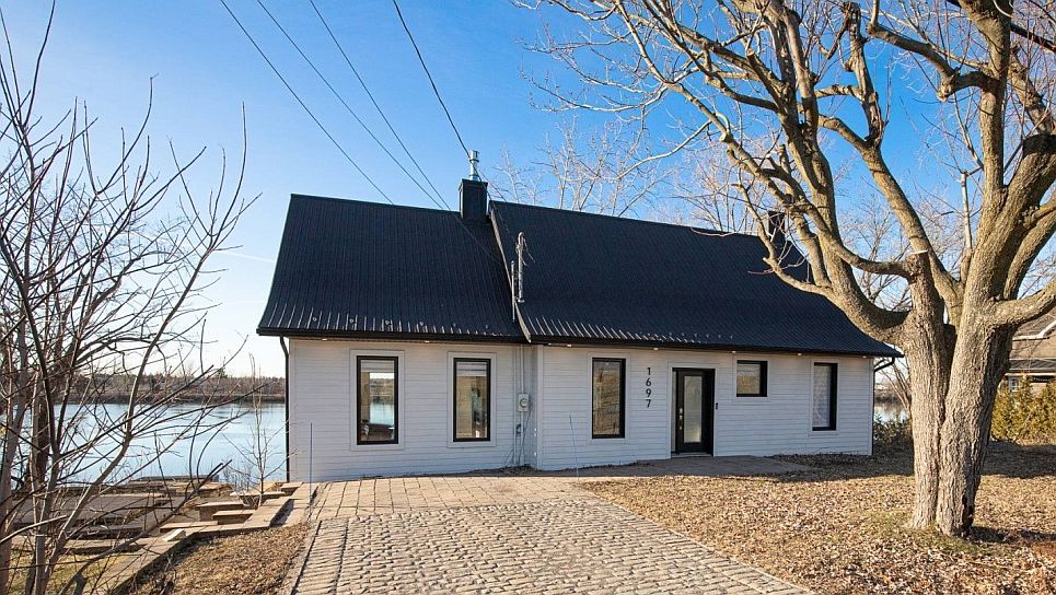Coup de cœur pour l'intérieur de cette maison riveraine superbement modernisée 