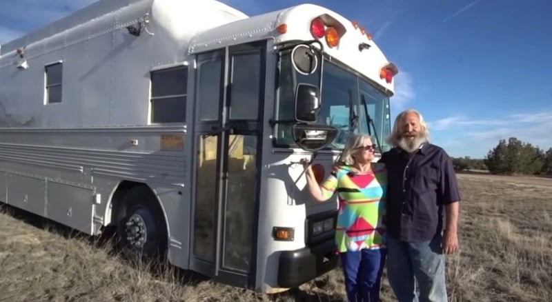 Ils transforment un vieil autobus en magnifique maison pour voyager