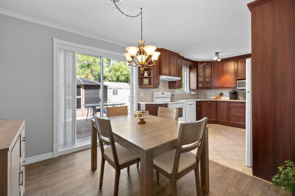 Modernisée, spacieuse avec ses 3 chambres et son aire ouverte: une belle trouvaille à 299 900$