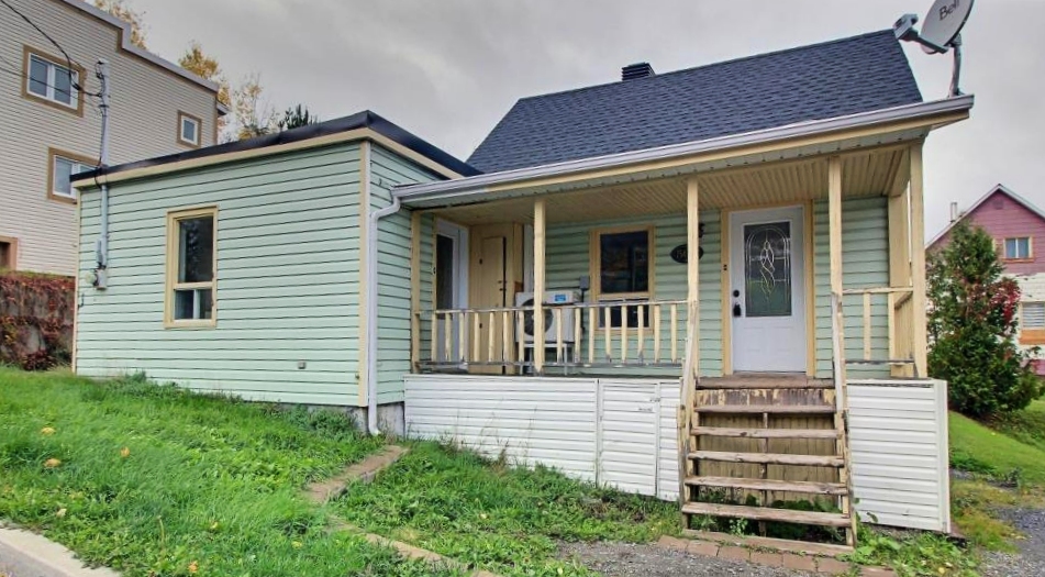 Libre immédiatement! Maisonnette rénovée à vendre pour 99 900 $