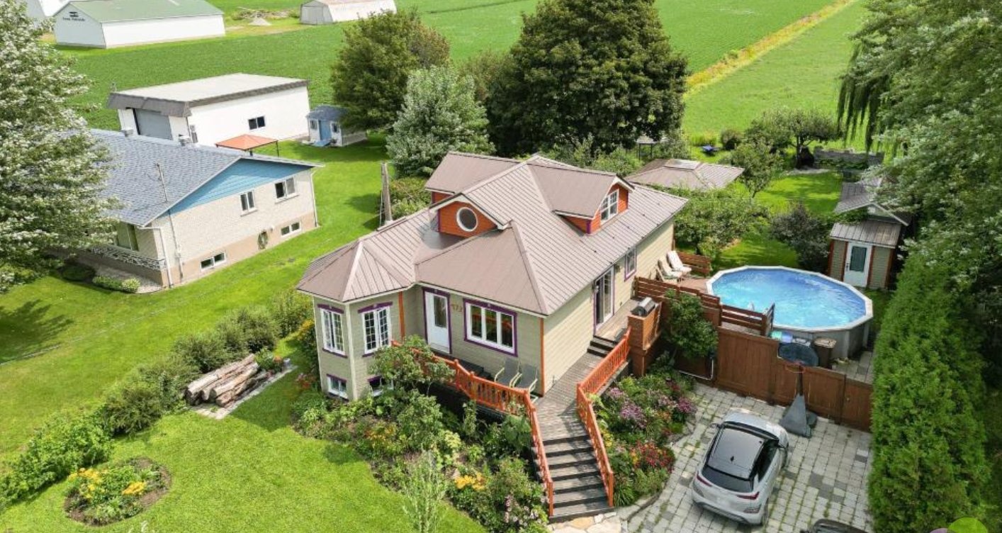 Jolie propriété de 4 chambres à vendre à seulement 30 minutes de Montréal