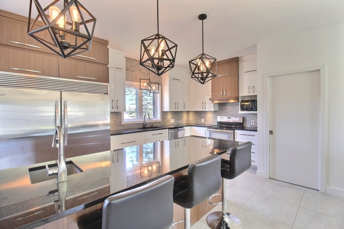 Nouvelle sur le marché! Grande propriété contemporaine de 43 259 pi² 
