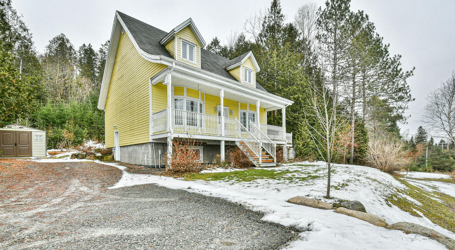 Charmante maison au chaleureux décor champêtre dans les Laurentides