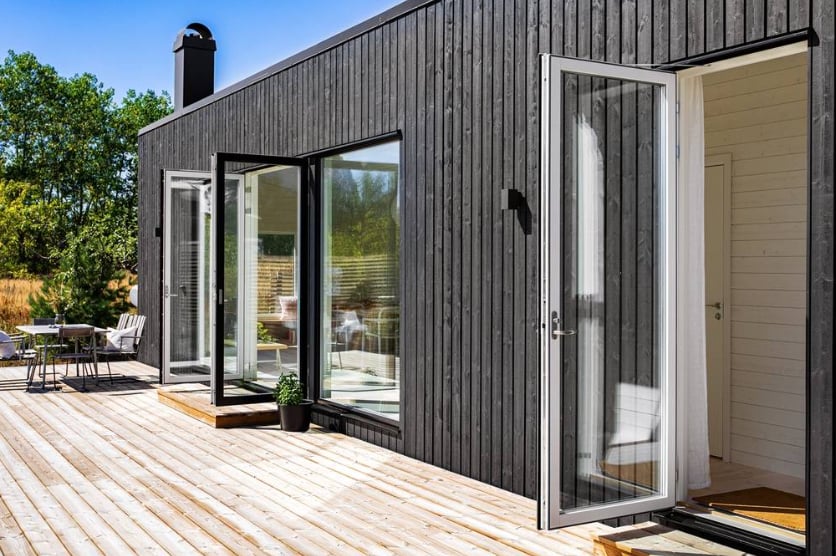 Cette minimaison surprend par son vaste intérieur et possède même deux chambres !