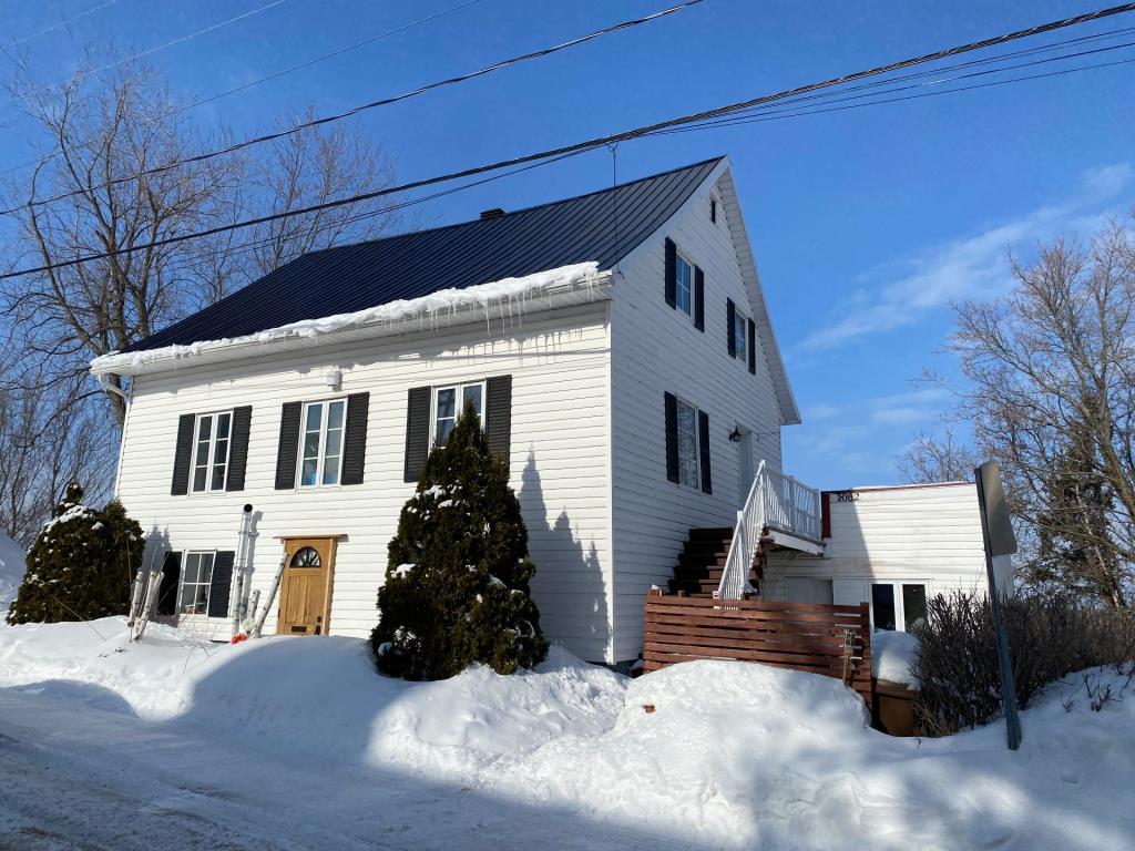 Belle d'antan de 6 chambres avec vue sur le fleuve à vendre pour 175 000$