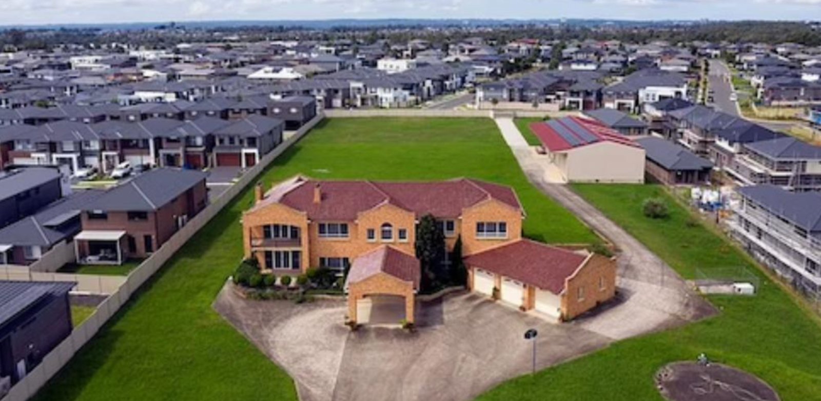 Malgré des offres de plusieurs millions de dollars, cette famille refuse de vendre leur maison à des promoteurs