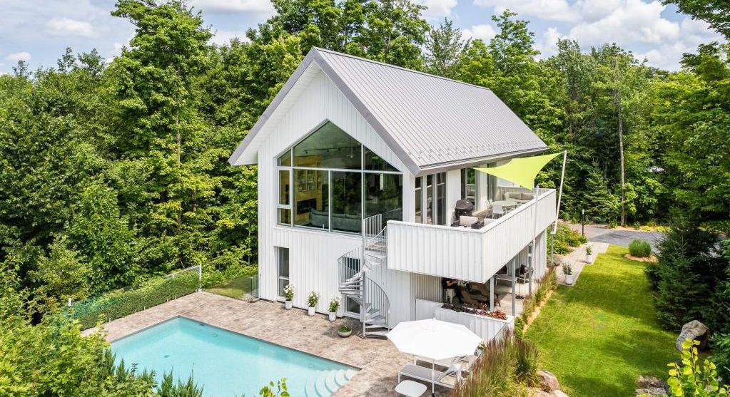 Séduisante demeure contemporaine avec vue sur la montagne