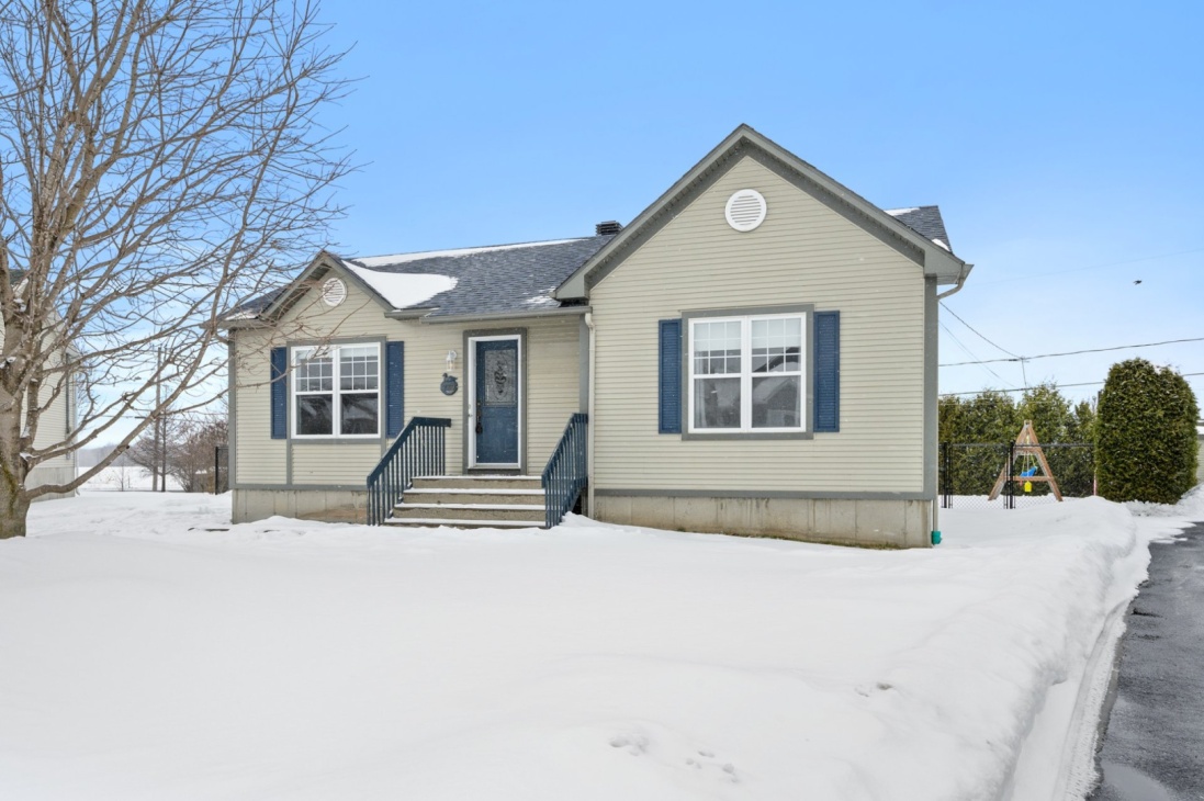 Charmant bungalow de 399 900 $ parfait pour une grande famille