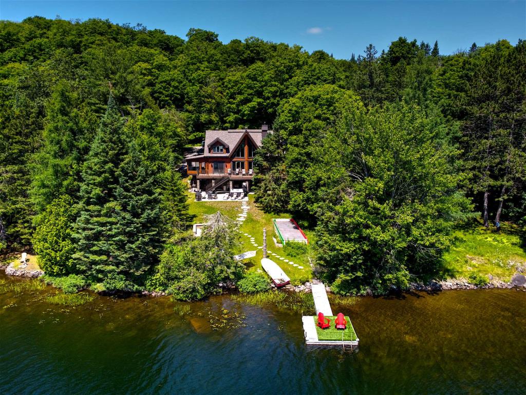 Lieu de ressourcement par excellence en bordure d'un lac à 1 heure de Montréal