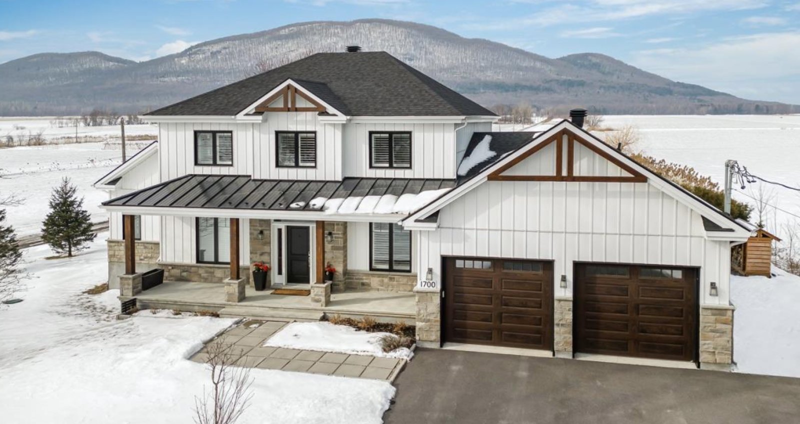 Magnifique propriété moderne avec vue imprenable sur les montagnes