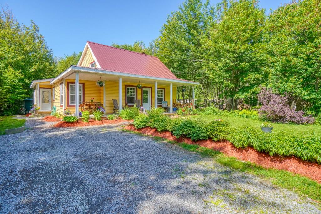 Mignon cottage clés en main entouré de verdure à vendre pour 335 000$