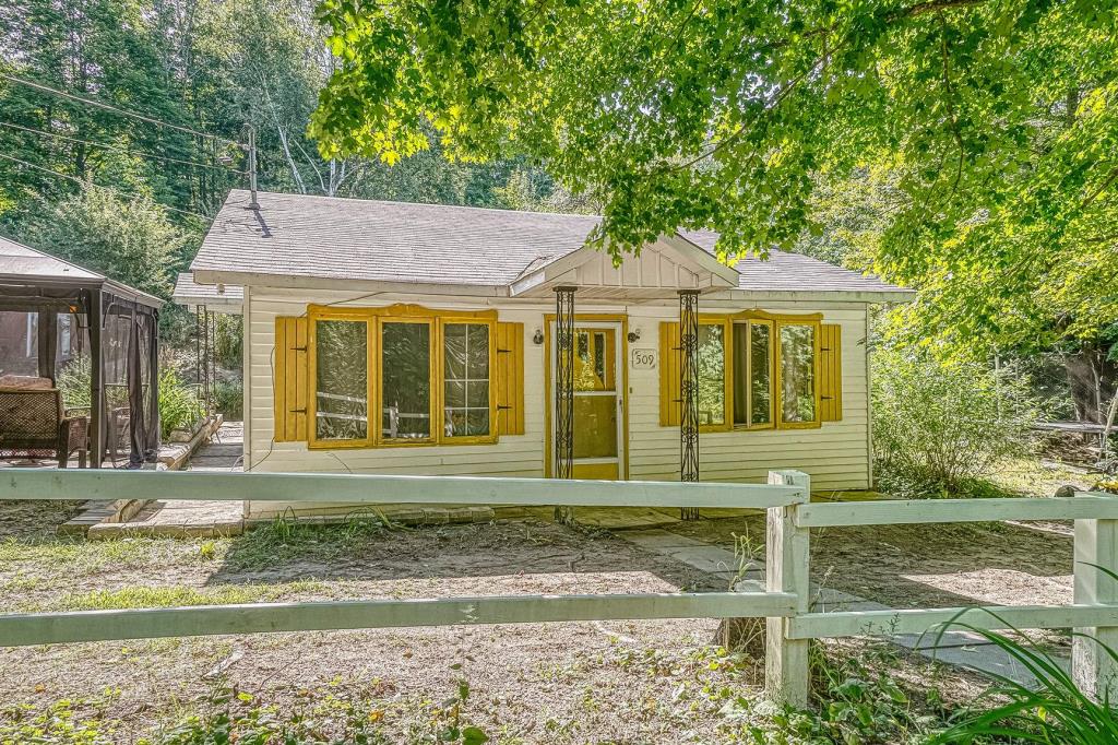 Prix réduit! Refuge de 4 chambres en plein coeur de la nature à vendre pour 199 900$