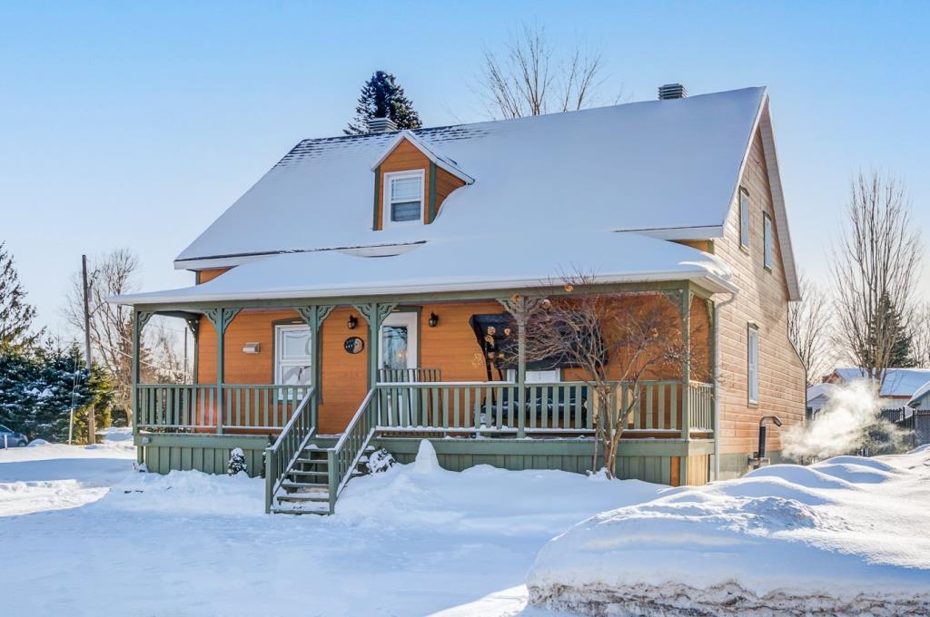 Charmante résidence de 4 chambres remise au goût du jour à vendre pour 219 000$
