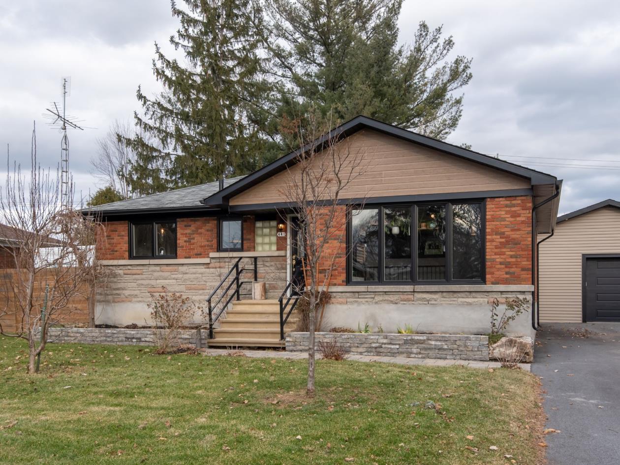 De nombreuses rénovations ont été effectuées dans ce charmant bungalow situé à proximité du golf de Beloeil