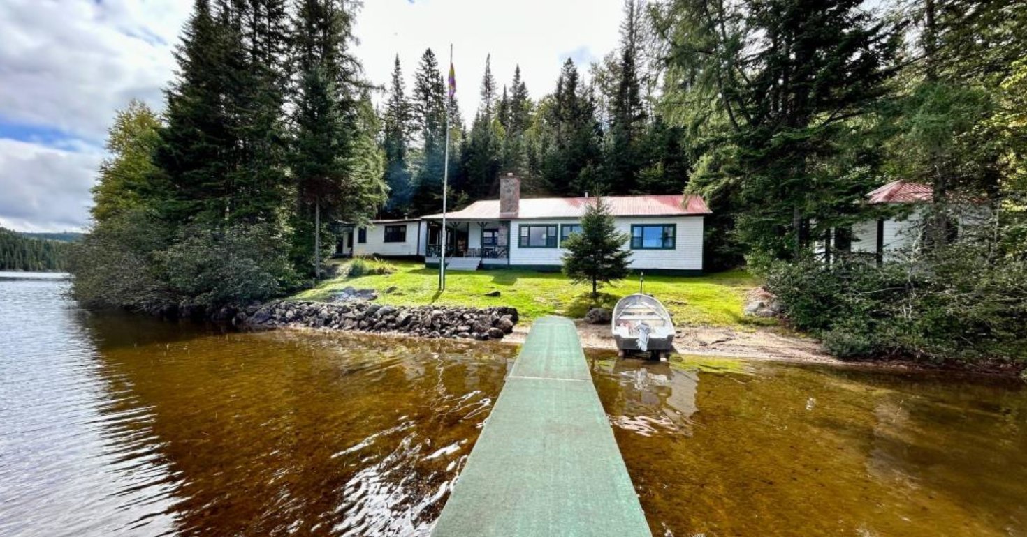Magnifique propriété centenaire à vendre au coeur de la forêt