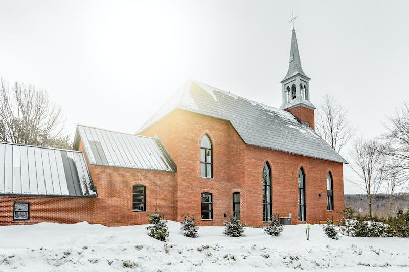  Avant et après : cette église du Québec a été transformée en une épatante demeure moderne