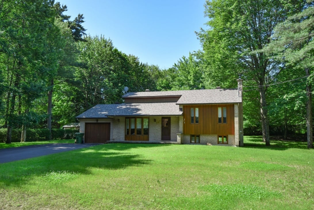 Propriété de 399 900 $ sise sur un terrain de 22 590 pi² n’ayant eu qu’un seul propriétaire