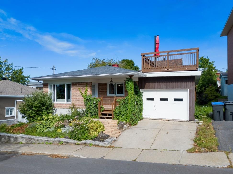 Ravissante maison de 297 000 $ à l'intérieur rénové au goût du jour