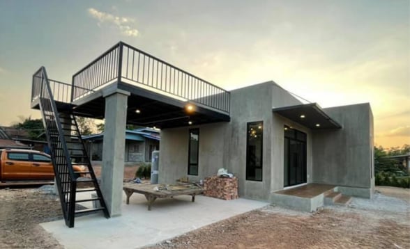 L'intérieur de cette maison en béton est plus grand qu'il n'y paraît