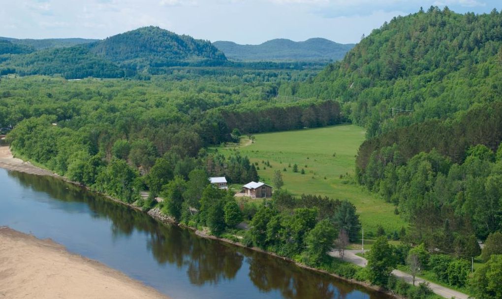 Incroyable havre de paix de près de 200 000 pi² dans les Laurentides 