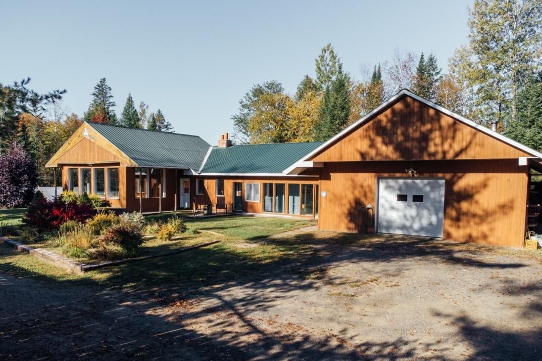 Superbe propriété de 2 chalets locatifs en bordure d’un lac
