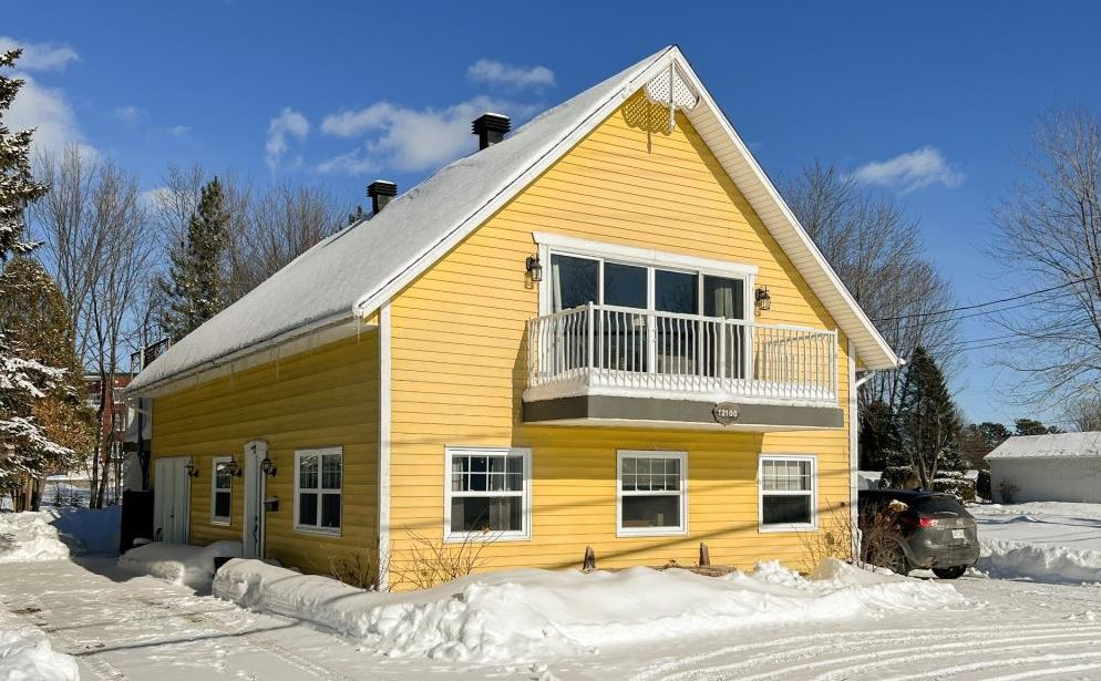 Intérieur ultra lumineux, possibilité de 5 chambres, vue sur le fleuve: cette maison à 364 900$ est un vrai bijou!