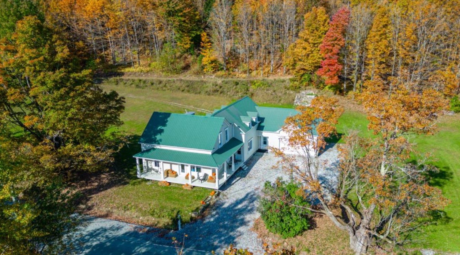 Maison centenaire qui attend ses futurs propriétaires au coeur de l'Estrie